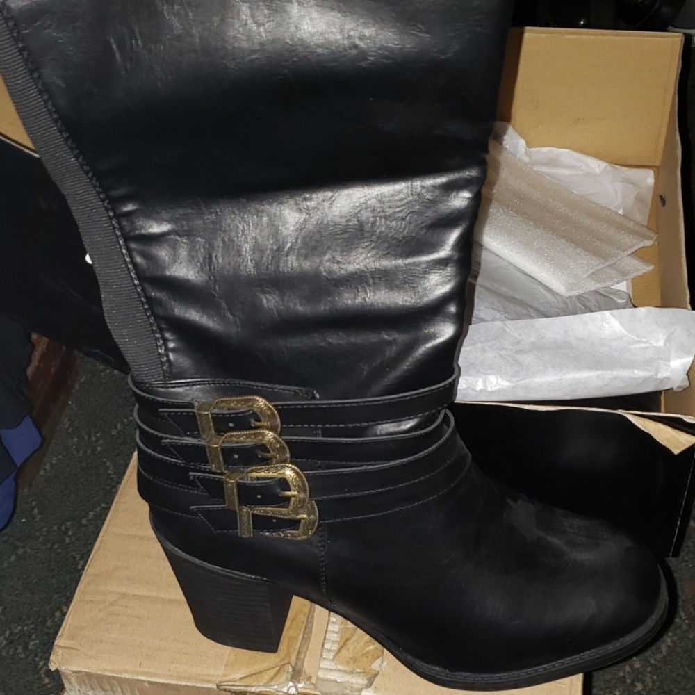 Black size 12w Boots